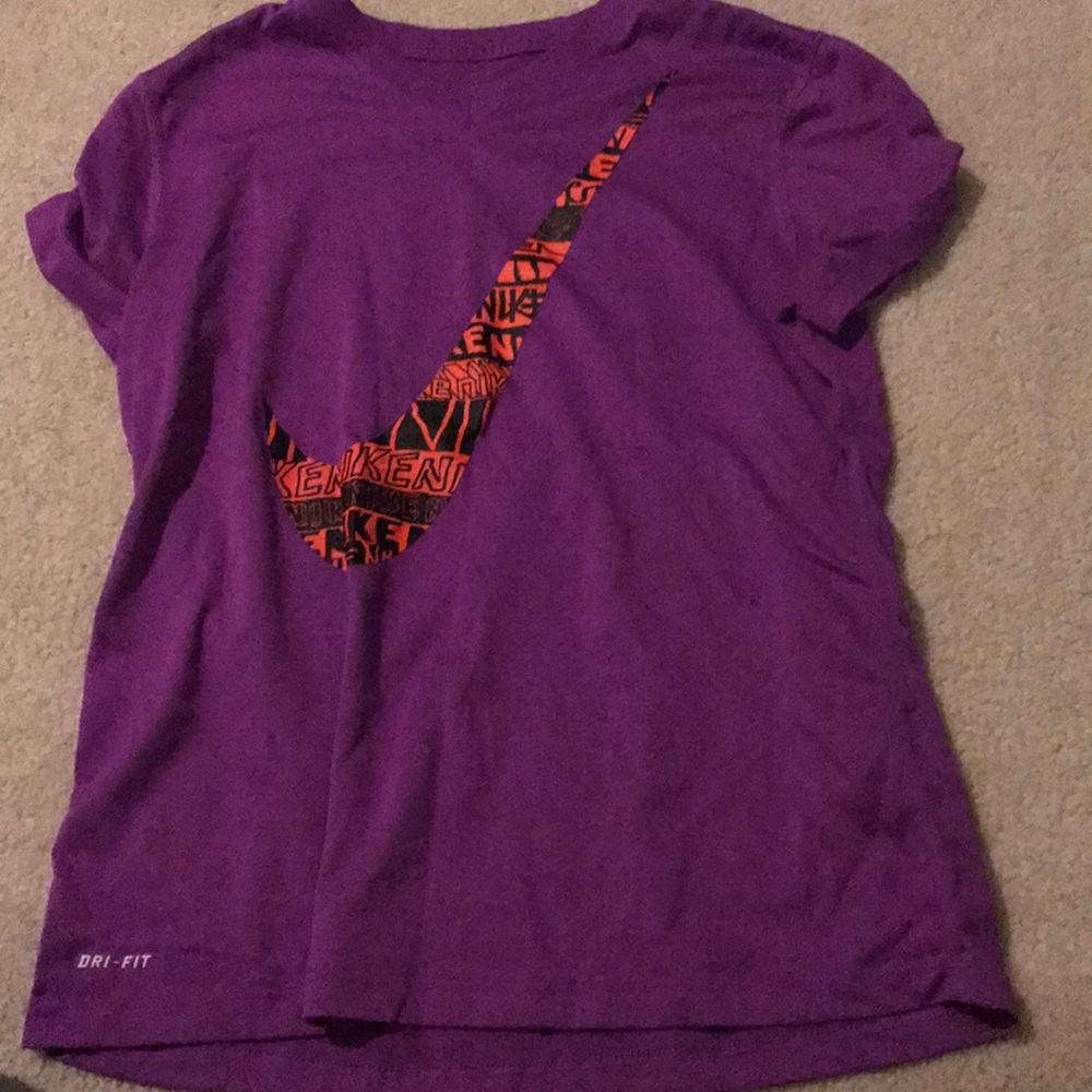 Nike short sleeved tee